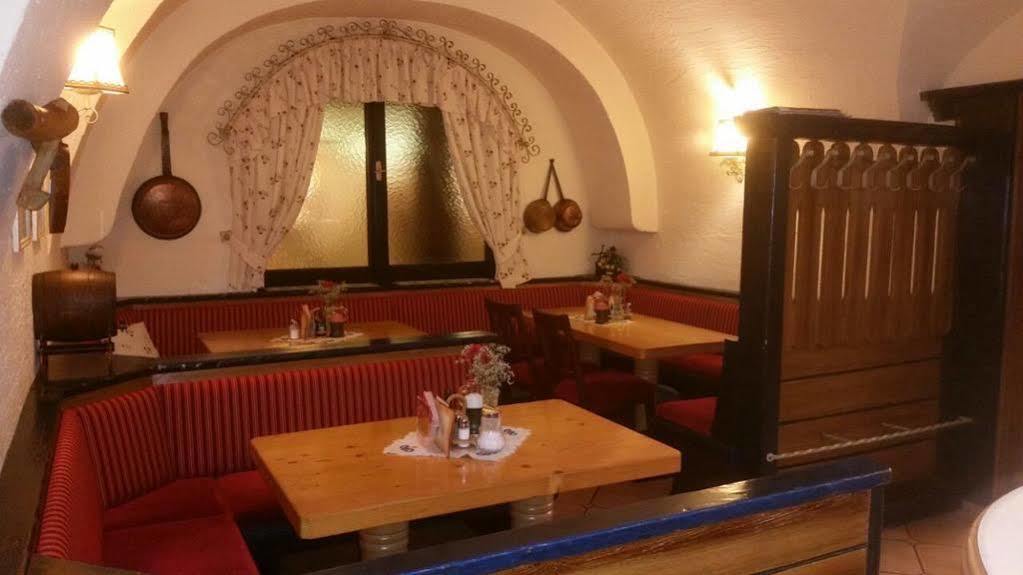 Gasthof - Restaurant Loecker Radstadt Bagian luar foto