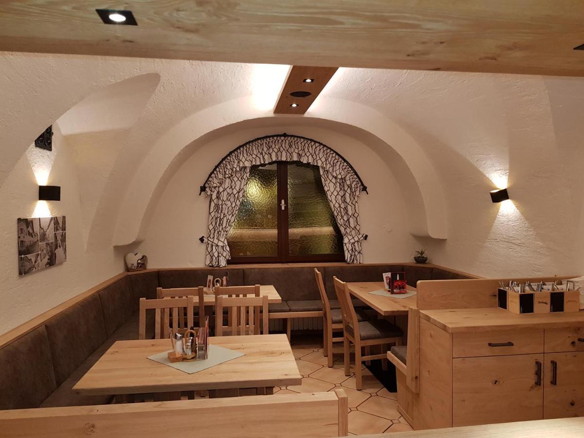 Gasthof - Restaurant Loecker Radstadt Bagian luar foto