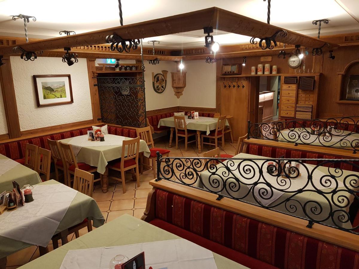 Gasthof - Restaurant Loecker Radstadt Bagian luar foto
