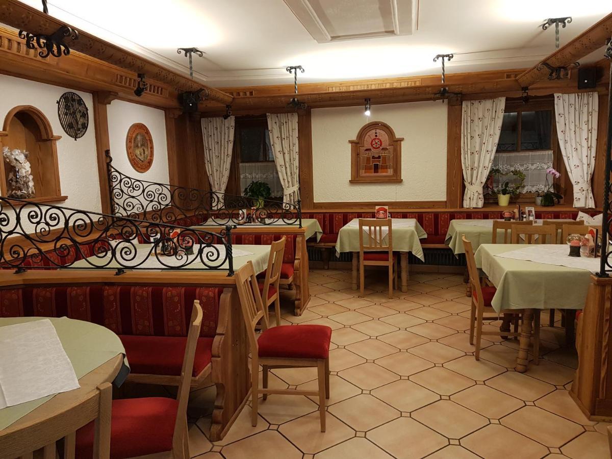 Gasthof - Restaurant Loecker Radstadt Bagian luar foto
