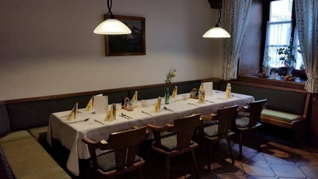 Gasthof - Restaurant Loecker Radstadt Bagian luar foto
