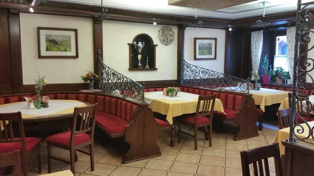 Gasthof - Restaurant Loecker Radstadt Bagian luar foto